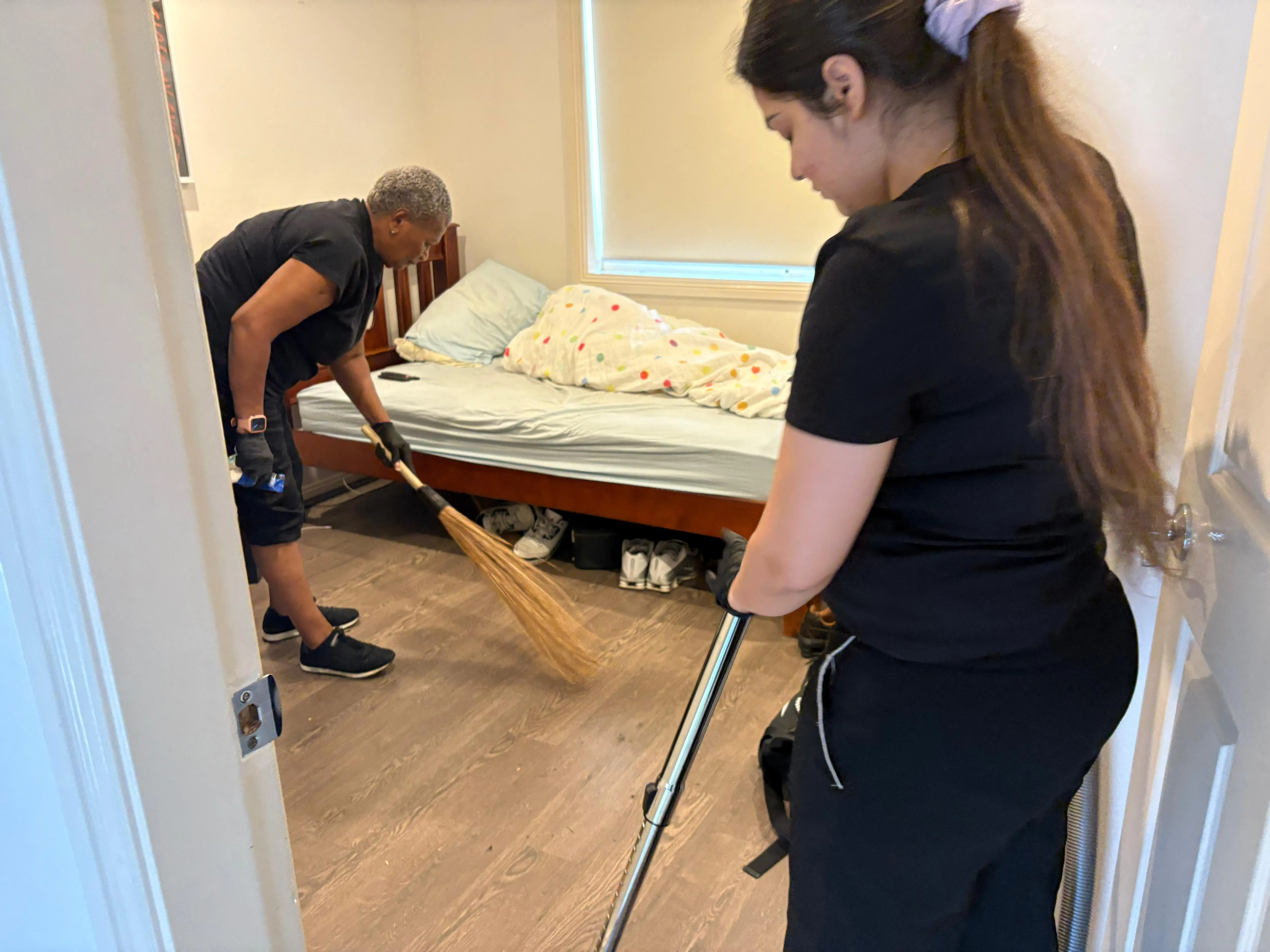 Deep cleaning service image
